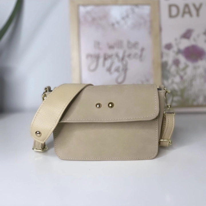 listonoszka bezowa mala na szerokim pasku klasyczna_1.jpg