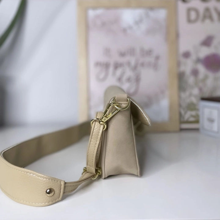 listonoszka bezowa mala na szerokim pasku klasyczna_4.jpg