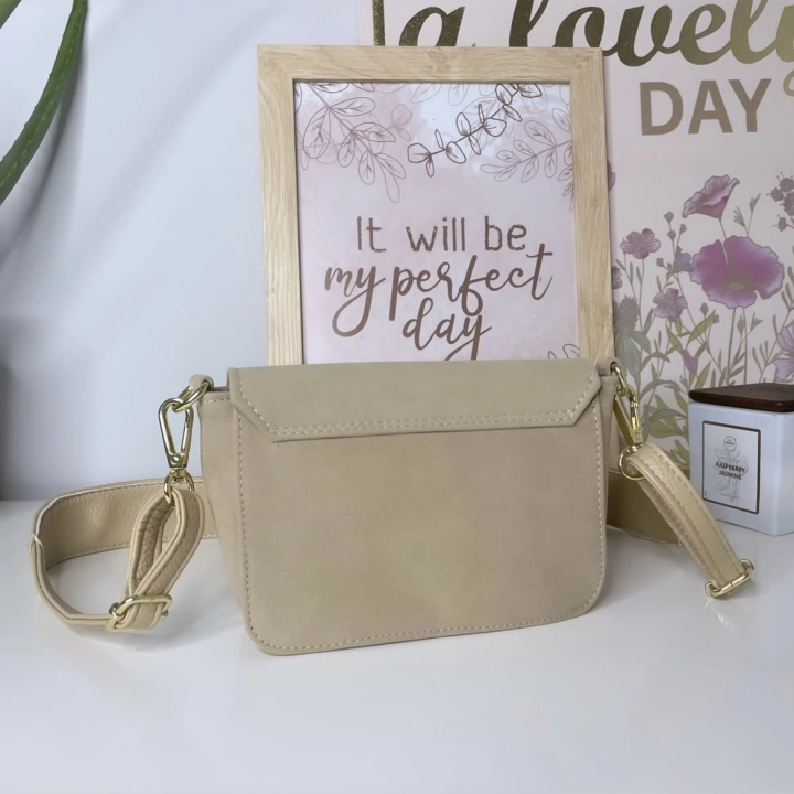 listonoszka bezowa mala na szerokim pasku klasyczna_5.jpg