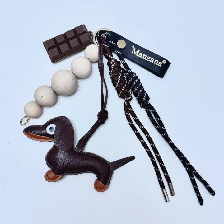 zawieszka jamnik brazowy manzana torebki 1.JPG