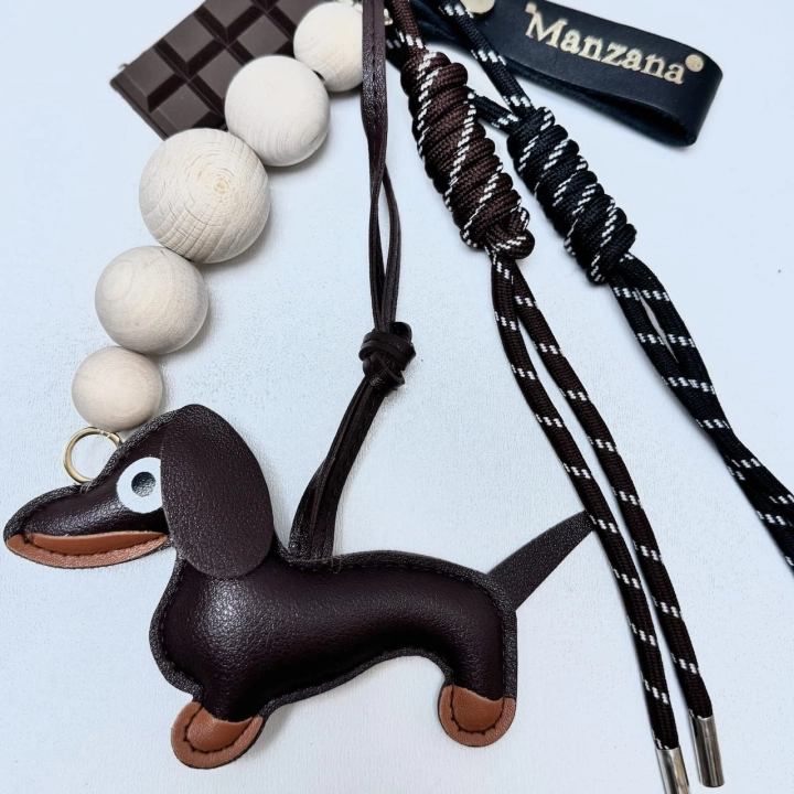 zawieszka jamnik brazowy manzana torebki 2.JPG