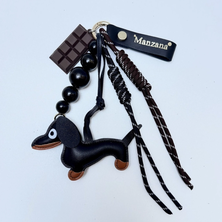 zawieszka jamnik czarny manzana torebki 1 .JPG