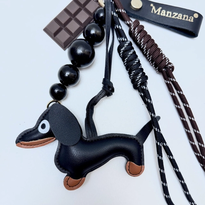 zawieszka jamnik czarny manzana torebki 2.JPG