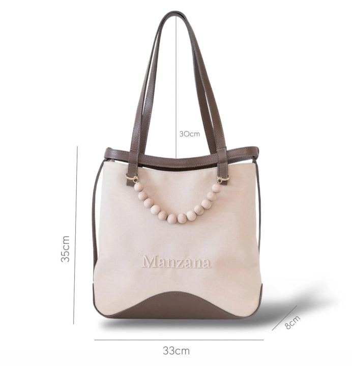 Beżowa-torebka-shopper-Manzana-z-brązowymi-rączkami-i-koralikami-wymiary-35x33x8cm