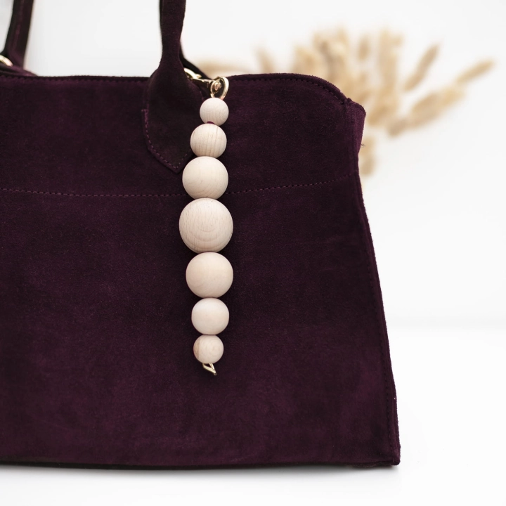 torebka-damska-bordowa-zamszowa-drewniane-koraliki-emanzana.jpg