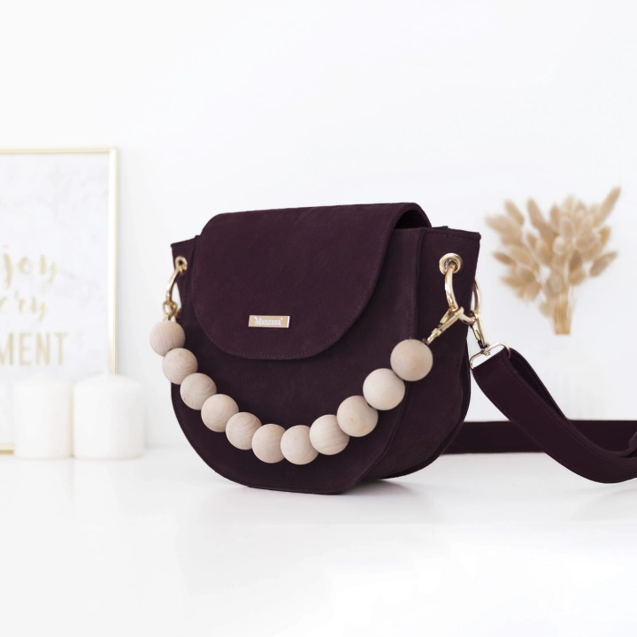 manzana-merida-torebka-zamszowa-bordo-duze-korale-bok.jpg